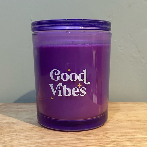 JILL & ALLY ENGLISH LAVENDER NATURAL SOY WAX BLEND LUXURY SCENTED PURPLE CANDLE - Picture 1 of 5